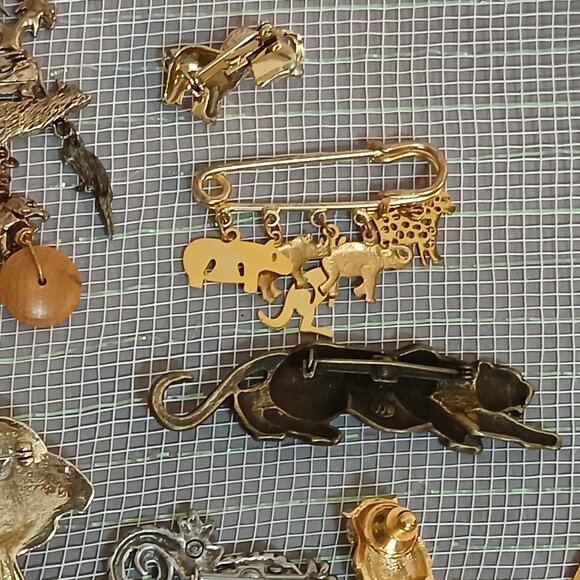 Collection of Vintage Animal Brooches/Pins-Zebras, Pelican, Leopard, Turtle, Cat - Picture 8 of 9